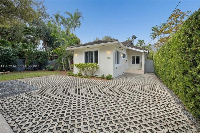 Building Photo - 2910 Calusa St