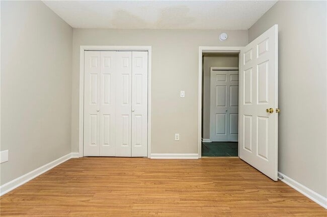 Building Photo - 124 Springvalley Cir