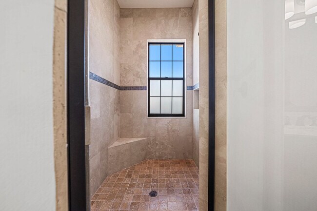 Building Photo - 815 Golden Bear Dr