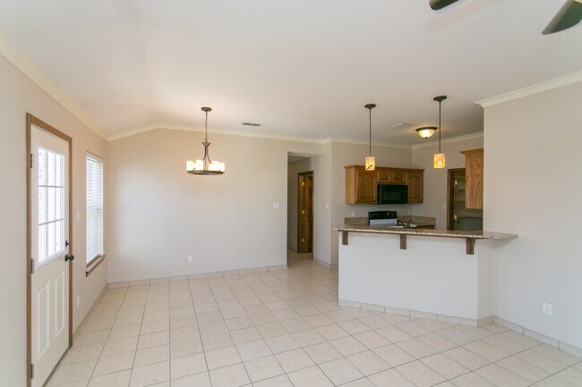 Building Photo - 16100 Rolling Meadows Dr