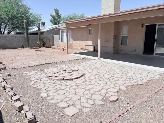 Building Photo - newly remodeled 3 bed/ 2 bath home