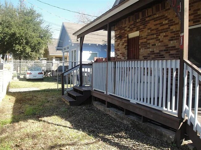 Building Photo - 107 Altic St