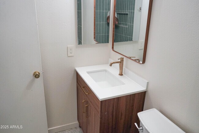 Building Photo - 1261 N 84th Pl