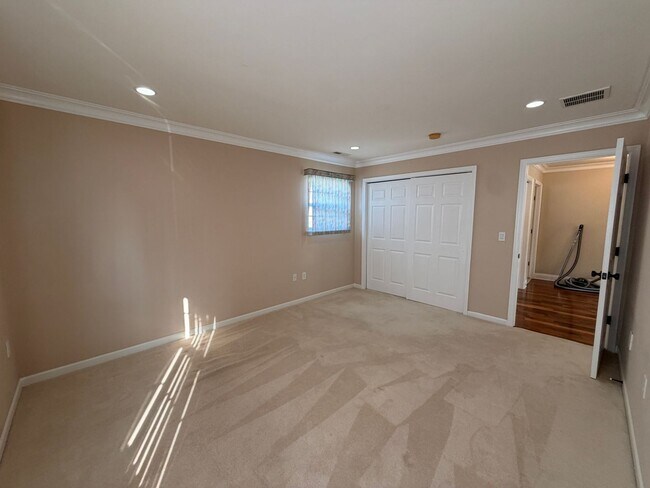 Building Photo - 87 Timberhill Dr