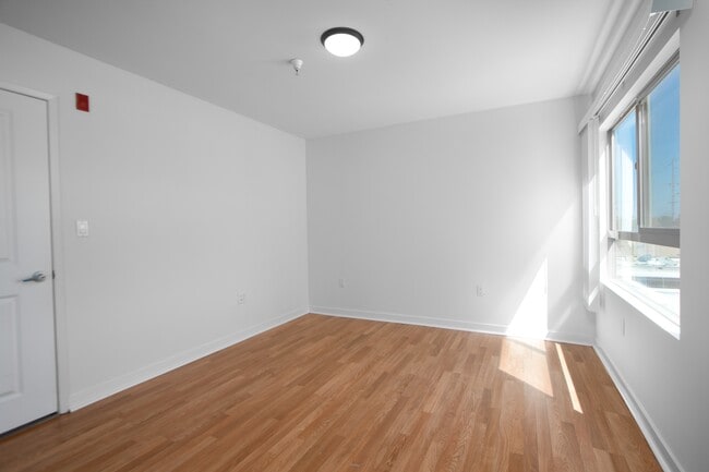 Building Photo - 13429 Vanowen St