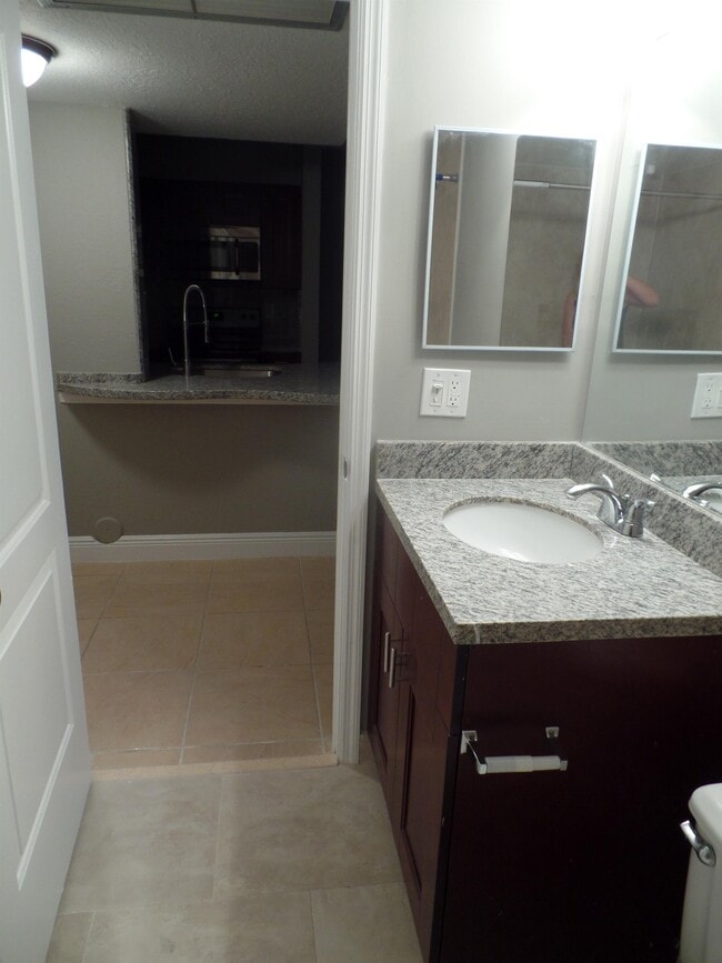 Building Photo - 2890 N Oakland Forest Dr