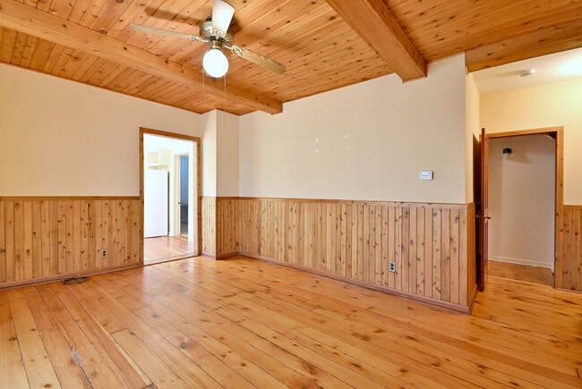 Building Photo - 2724 N Racine Ave