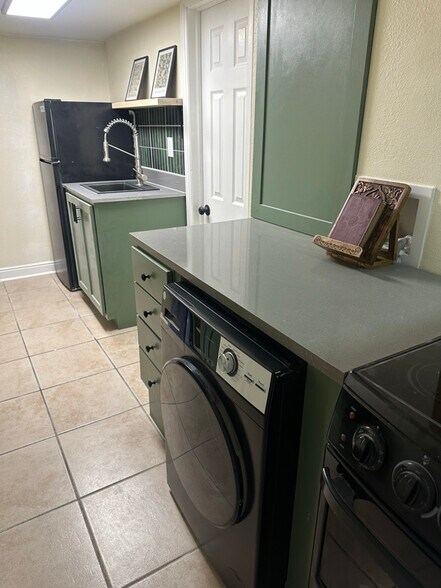 Building Photo - 189 N 6th Ave