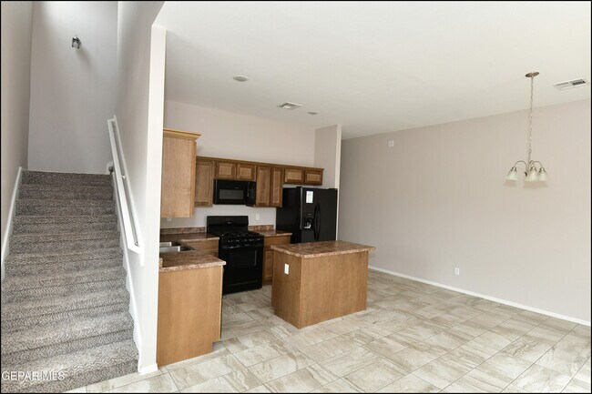 Building Photo - 808 HC Gilbert Minjares Dr
