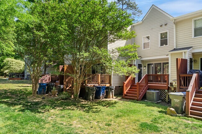 Building Photo - Sunlit Downing Creek townhome with private deck, open layout, and easy access to Duke, UNC, and RTP.