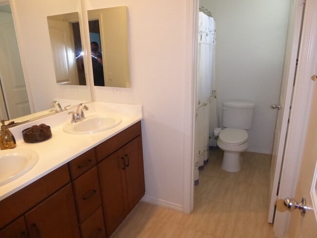 Building Photo - COMING SOON! Beautifully Remodeled 3-Bedro...