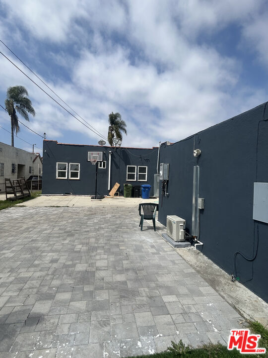 Building Photo - 1116 W 64th St
