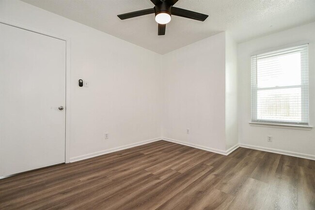 Building Photo - 6622 Kearney Dr