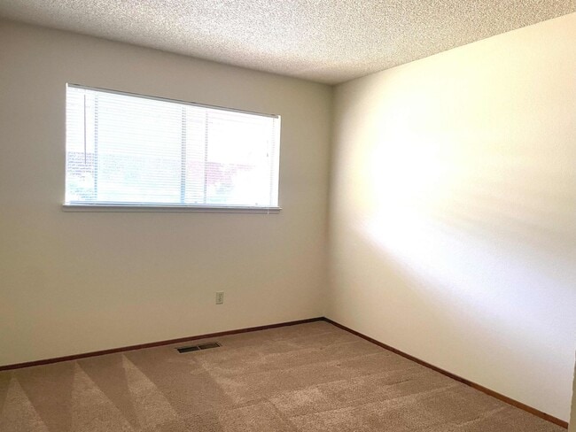 Building Photo - Golf course 3/2 home in Lake Wildwood, Pen...