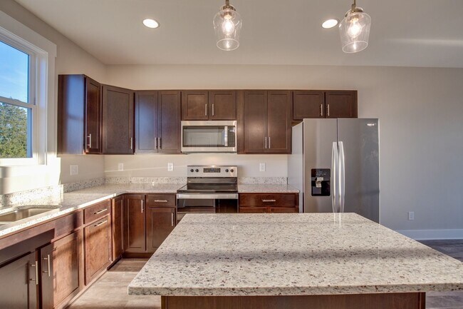 Building Photo - Townhome for Lease with Washer and Dryer