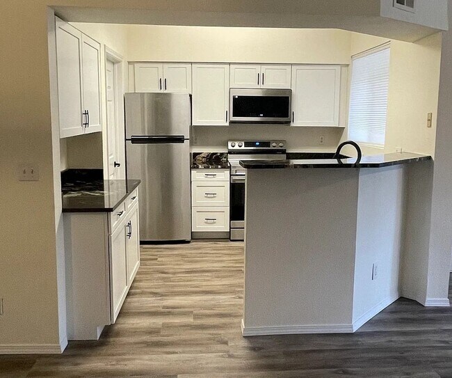 Building Photo - 2 Bed, 2 bath in Quiet Community. New HVAC, New Flooring. Community pool and clubhouse access. MO...