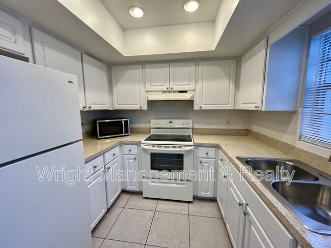 Building Photo - 505 S Westland Ave