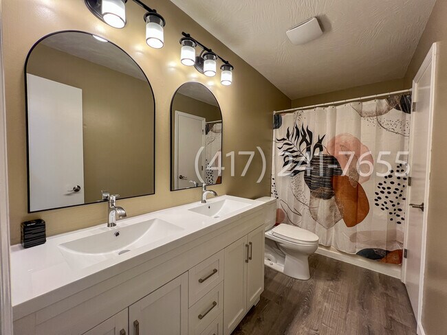 Building Photo - 3016 W Roxbury St