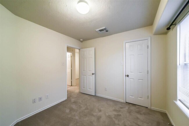 Building Photo - 246 W Stedhill Loop