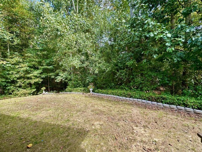 Building Photo - 1913 Thorn Crest Dr