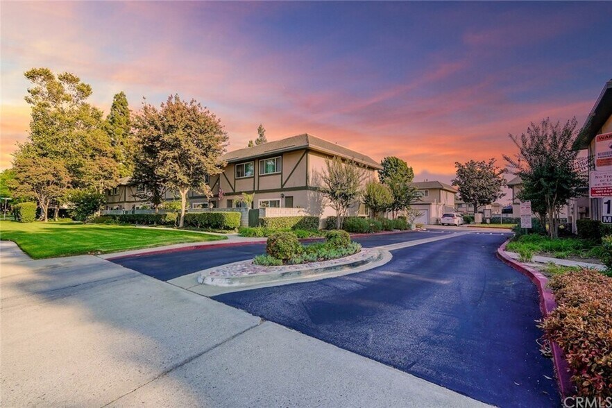 Entry into the Community - 1103 W Francis St