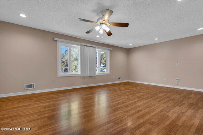 Building Photo - 691 Sussex Ct