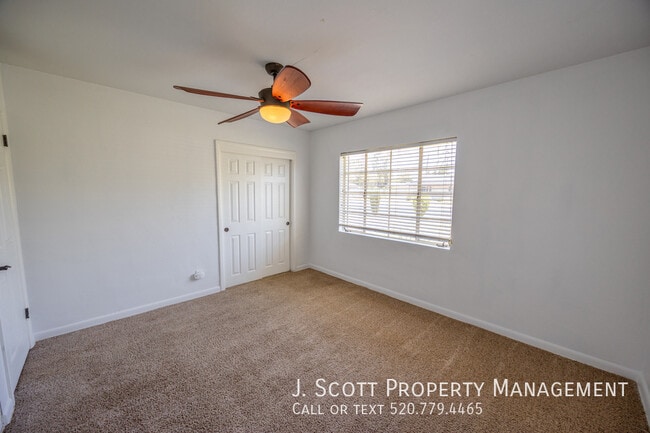 Building Photo - 723 W Cactus Wren Dr