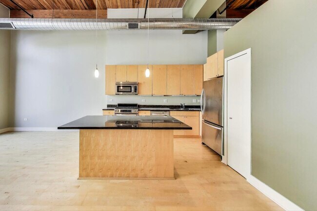 Building Photo - 2303 S Michigan Ave