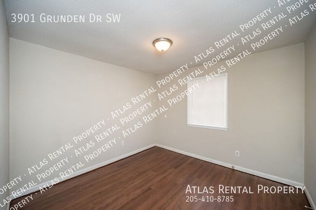 Building Photo - 3901 Grunden Dr SW