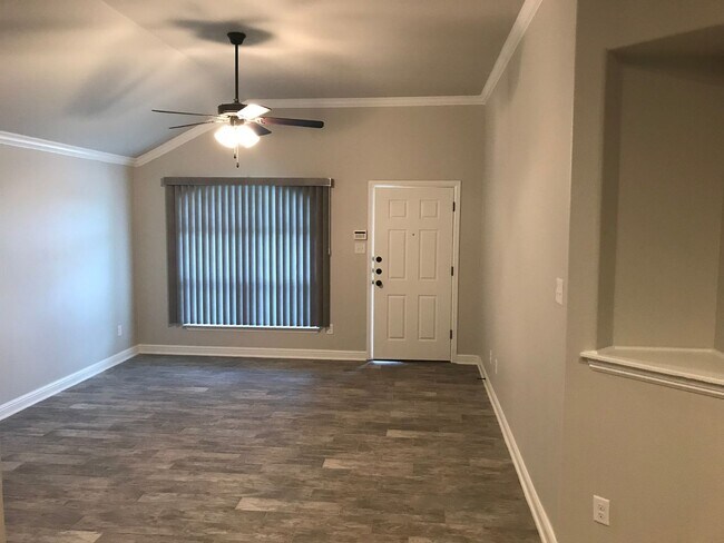 Building Photo - Charming 2 Bed / 2 Bath Duplex in Trimmier...