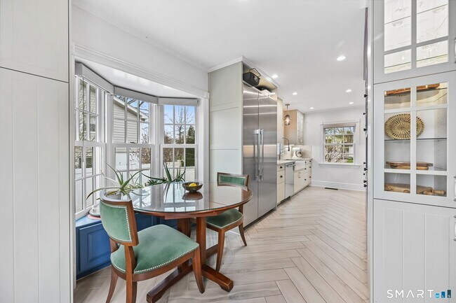 Building Photo - 44 Davenport Dr