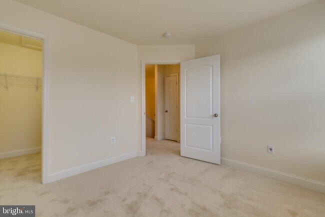 Building Photo - 2655 Glenriver Way