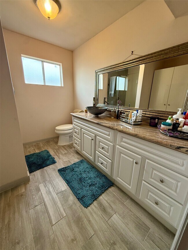 Building Photo - 3222 Freshmeadows Dr