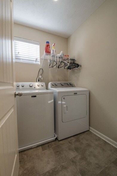 Building Photo - 4414 Sunday Silence Way