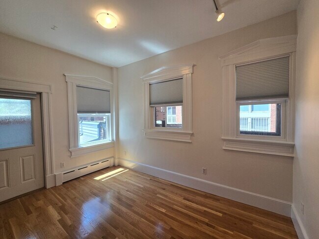 Building Photo - 116 Winnisimmet St