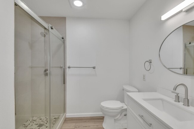 Building Photo - Fairway Terrace 2 bed 2 bath ground floor ...