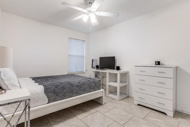 Building Photo - 3616 Sand Dunes Ave