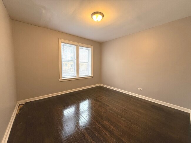 Building Photo - 7617 S Kingston Ave