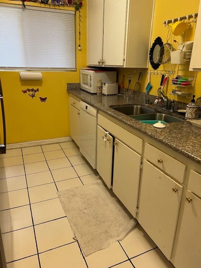 Building Photo - Beautifully remodeled 1 bedroom & 1 bath unit near Six Flags in Vallejo