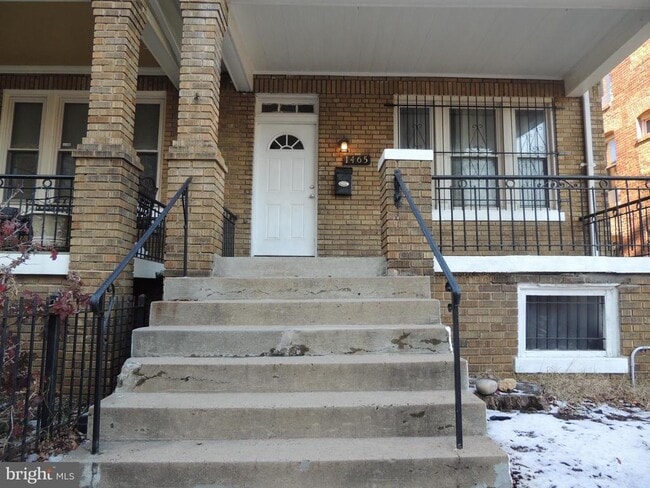 Building Photo - 1465 Girard St NW