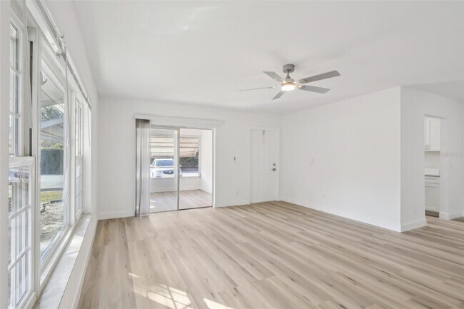 Building Photo - 11147 Acme Dr