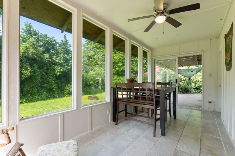 Building Photo - 9423 NE Woodridge St