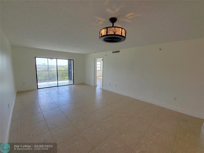 Building Photo - 2240 N Cypress Bend Dr