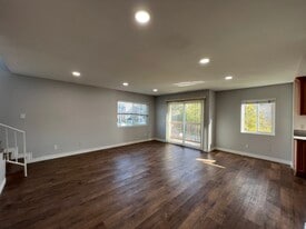 Building Photo - 617 E Elk Ave