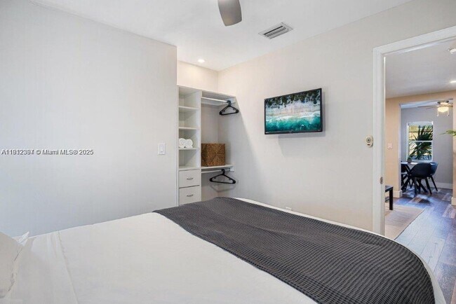 Building Photo - 505 SE 20th St