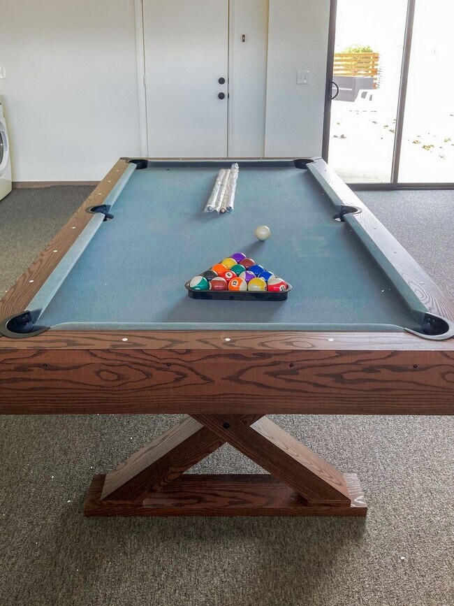 Building Photo - Fully Furnished 3 bedroom home where elegance meets cozy!