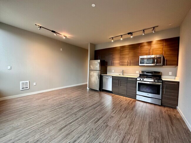 Building Photo - Atrium