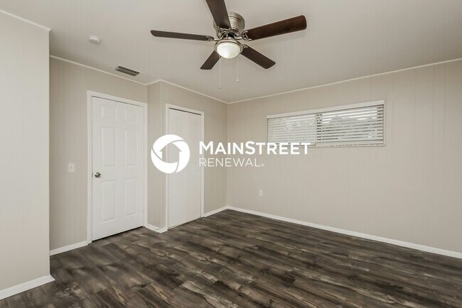 Building Photo - 3 Bedroom Pet-Friendly Home in ORLANDO, FL with Main Street Renewal