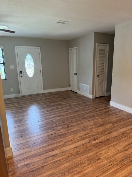 Building Photo - 1007 Rainbow Ave