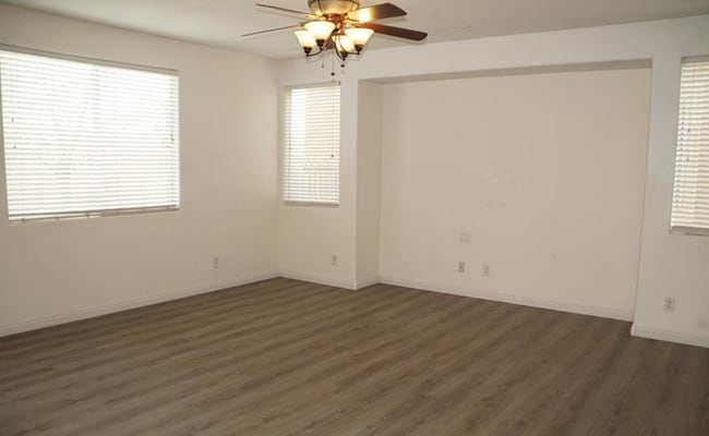 Building Photo - 494 Newberry Springs Dr